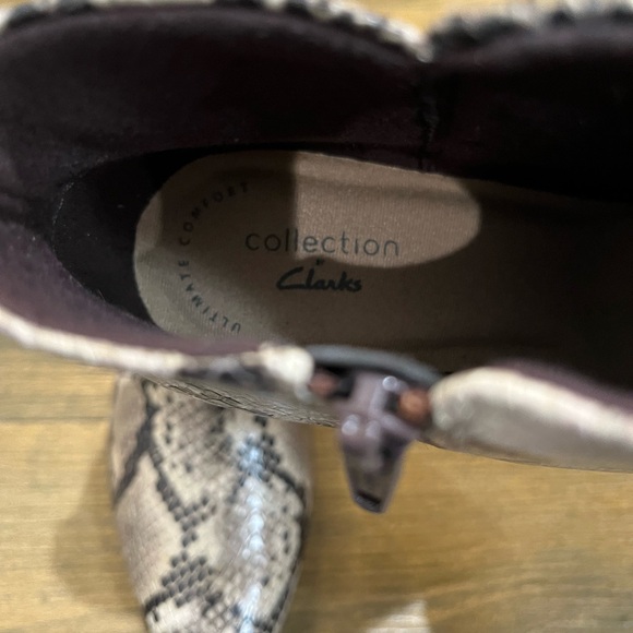 Clarks Collection Snakeskin Print Booties Sz. 6‎ - Picture 3 of 5